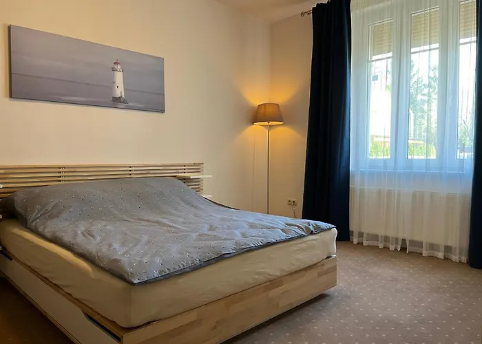 Z Ogrodkiem アパート レバル